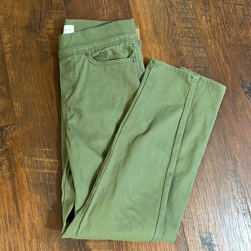 Women’s Levi’s skinny leg jeans
